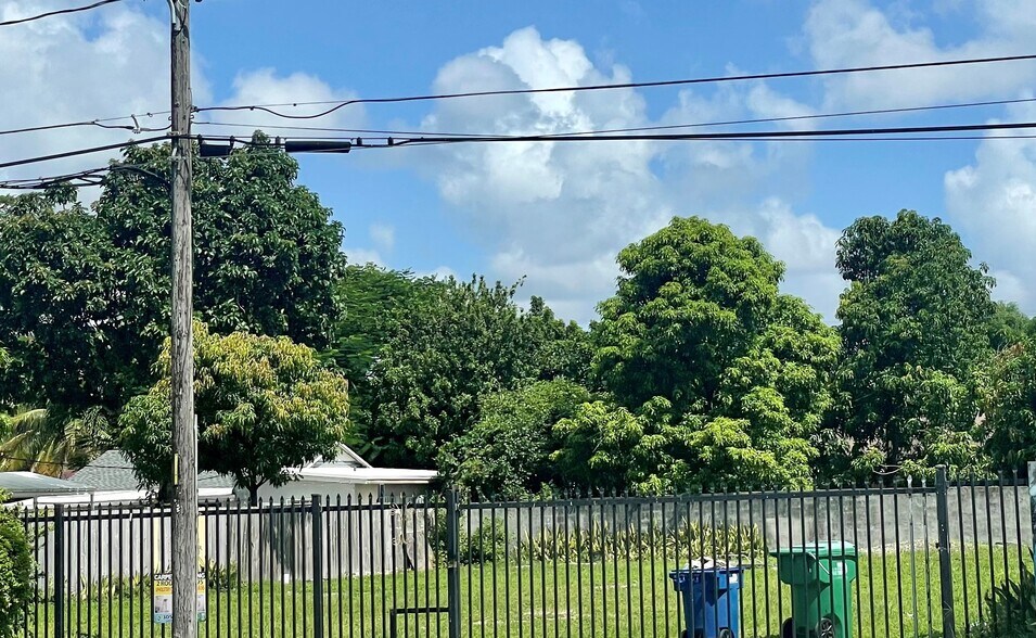 More Photos Of 743 NW 111th St, Miami Land For Lease