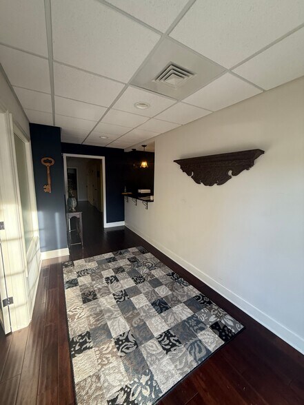 More Photos Of 1680-1684 Metropolitan Cir, Tallahassee Loft Creative Space For Lease