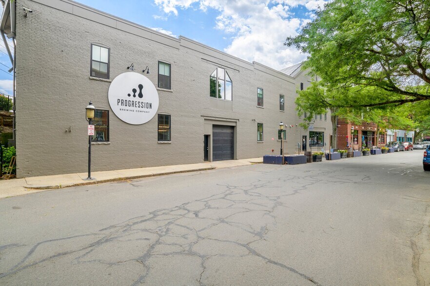 More Photos Of 2 Gleason Plz, Northampton General Retail For Lease