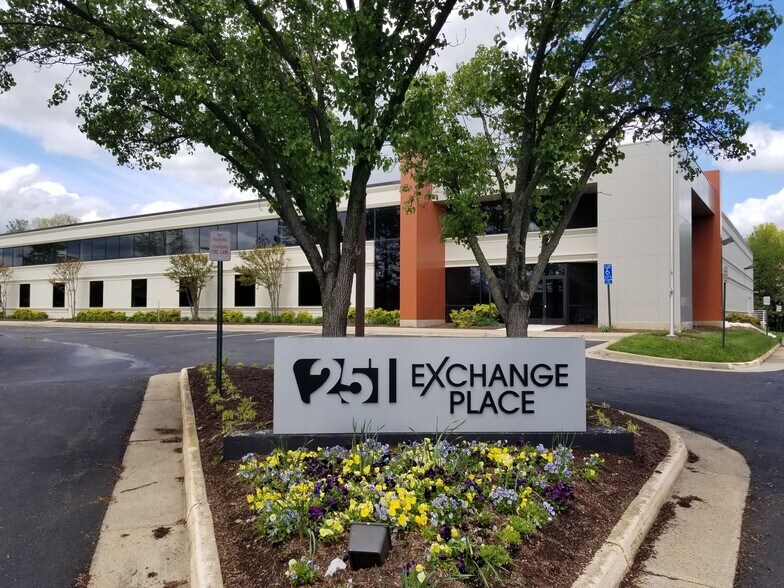 More Photos Of 251-255 Exchange Pl, Herndon Light Distribution For Lease