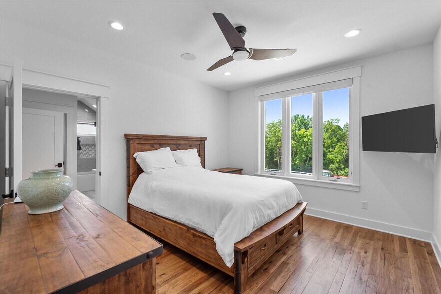 More Photos Of 121 Elm, Kerens Lodge Meeting Hall For Sale