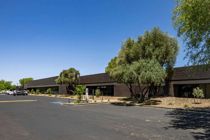 More Photos Of 14455 N Hayden Rd, Scottsdale Light Distribution For Sale