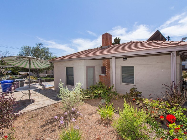 More Photos Of 315 N Vine St, Fallbrook Office For Sale