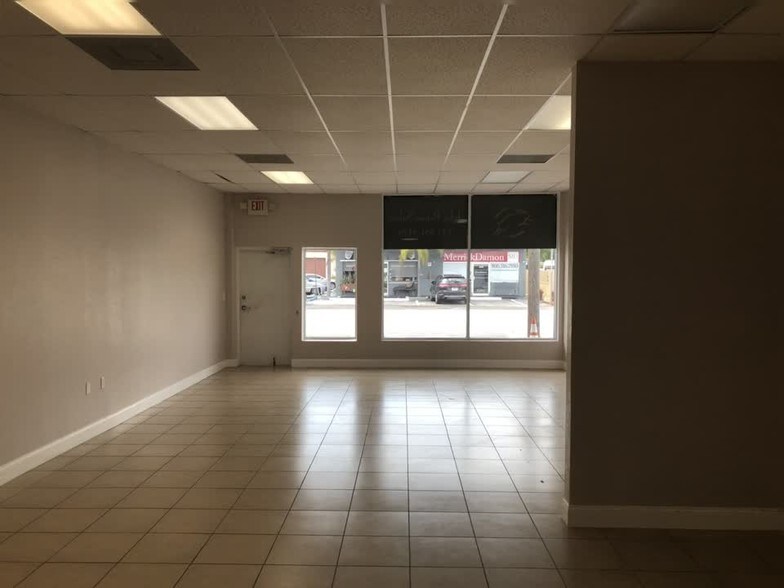 More Photos Of 2408-2412 N Dixie Hwy, Wilton Manors Warehouse For Lease
