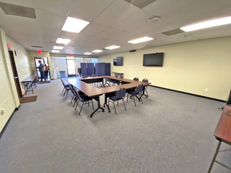 More Photos Of 402 Farnel Rd, Santa Maria Light Manufacturing For Sale