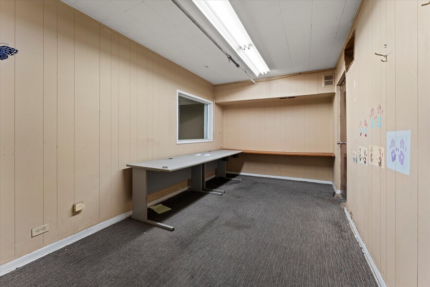 More Photos Of 1701 Shepherd, Windsor Manufacturing For Lease