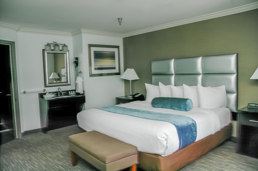 More Photos Of 889 W Bay Area Blvd, Webster Hotel For Sale