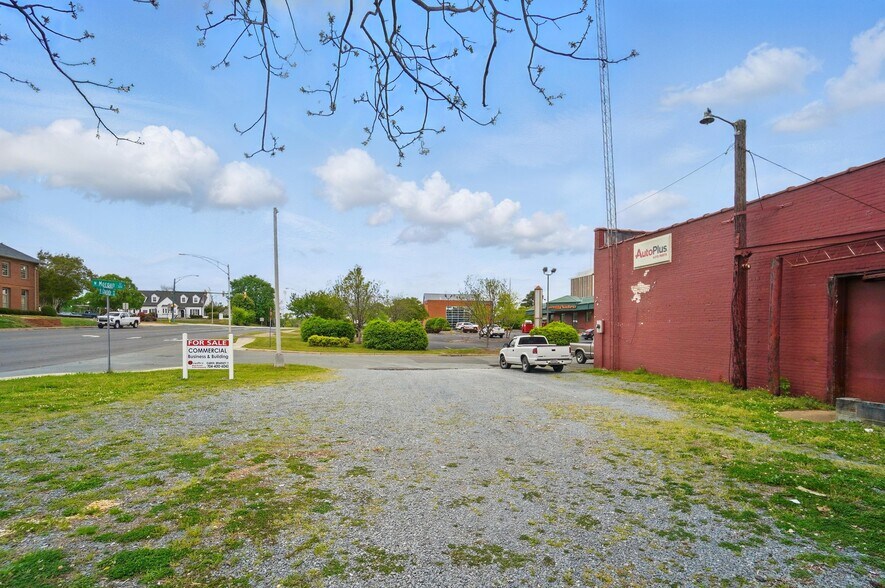 More Photos Of 315 W Morgan St, Monroe Auto Repair For Sale