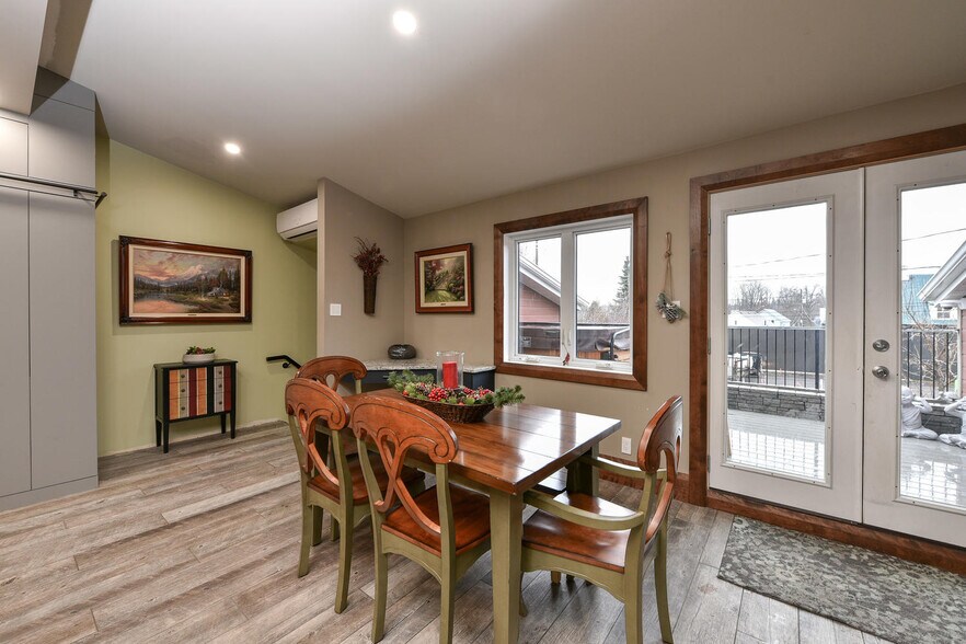 More Photos Of 26 Elgin St W, Arnprior Storefront Retail Residential For Sale