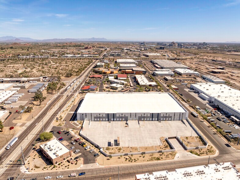 More Photos Of 4833 E Washington St, Phoenix Warehouse For Lease