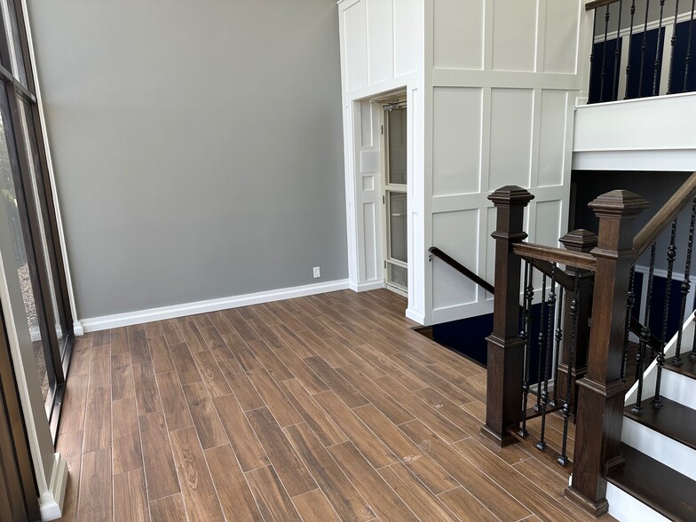 More Photos Of 7505 Sussex Dr, Florence Medical For Lease