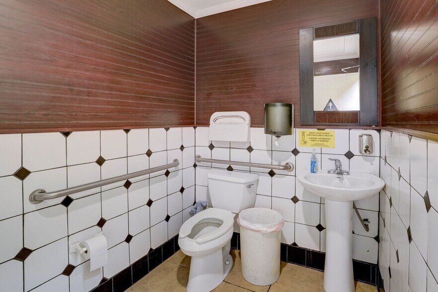 More Photos Of 733 N Mountain Ave, Upland Restaurant For Sale