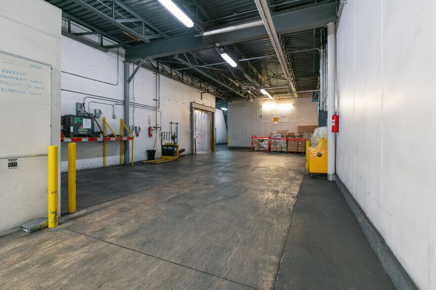 More Photos Of 2613 Waiwai Loop, Honolulu Warehouse For Sale