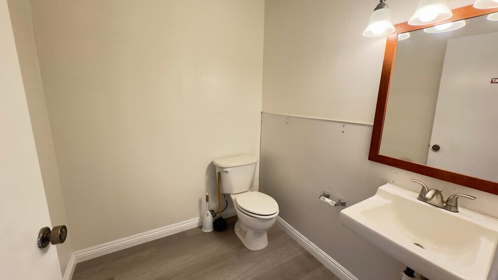 More Photos Of 1100-1160 E Route 66, Glendora Office For Lease
