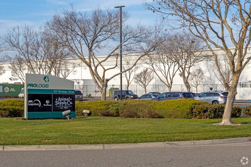 More Photos Of 1111 Runway Dr, Stockton Distribution For Lease