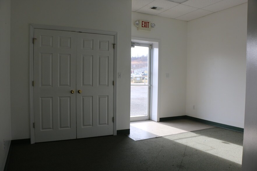 More Photos Of 1900 Morgantown Industrial Park Rd, Morgantown Warehouse For Sale