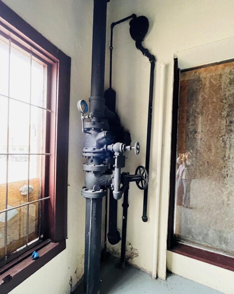 More Photos Of 1263 E Adams St, Brownsville Restaurant For Sale