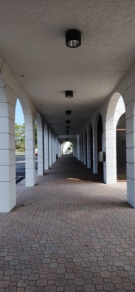 More Photos Of 13515 Bell Tower Dr, Fort Myers Medical For Lease