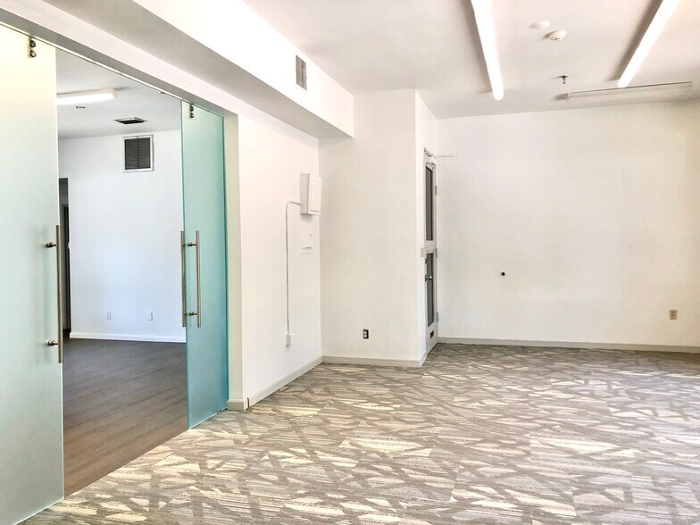 More Photos Of 205 N Orange Ave, Sarasota Office For Sale