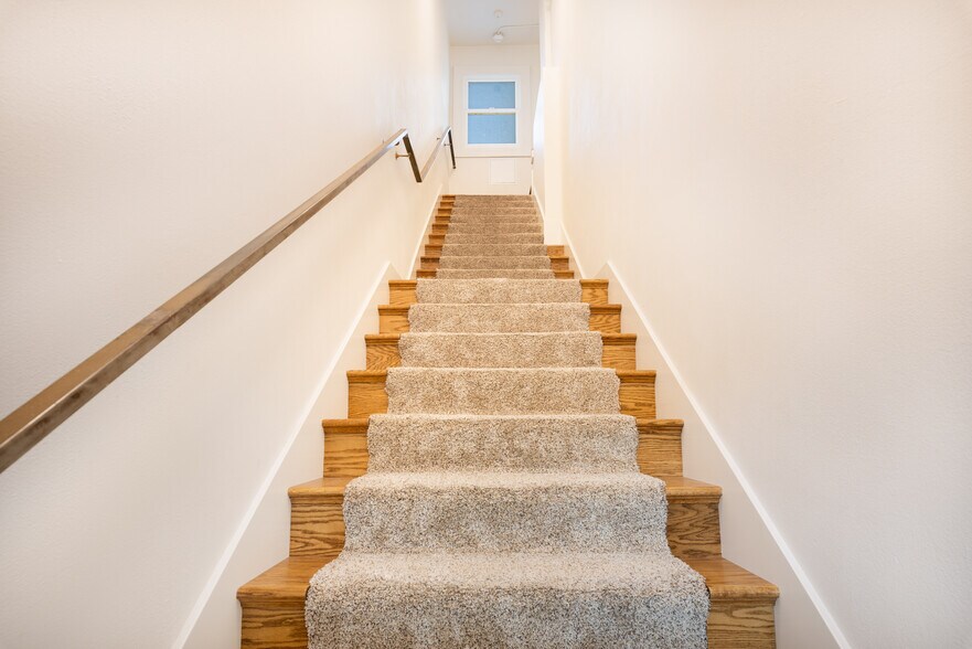 More Photos Of 302 N Main St, Lakeport Storefront For Sale