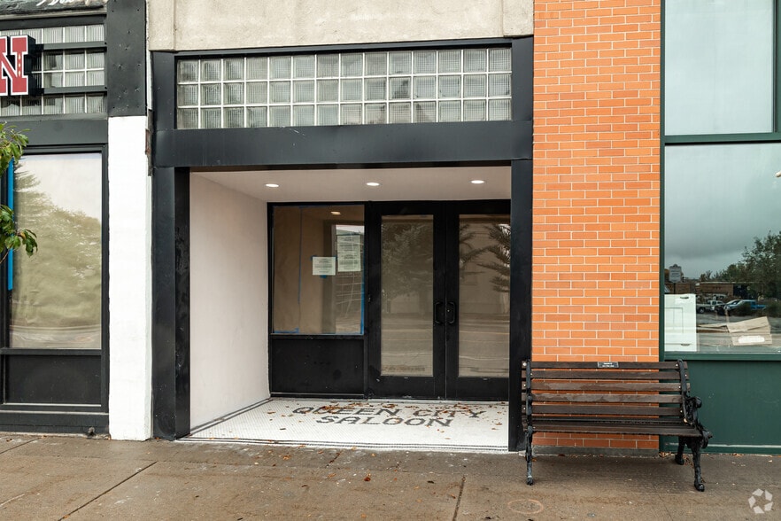 More Photos Of 1011 Front St, Evanston Restaurant For Lease