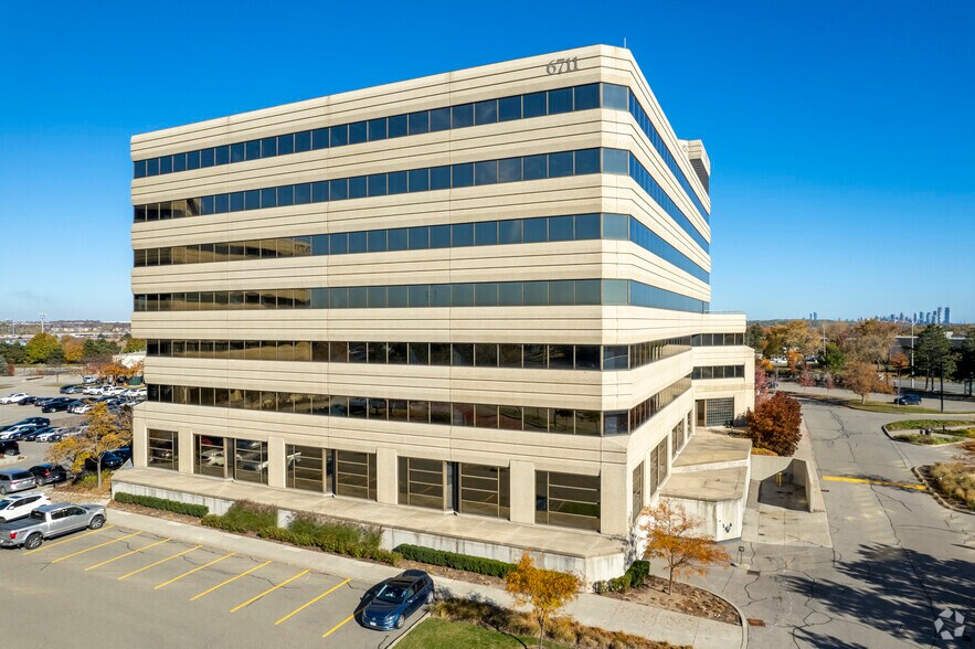 More Photos Of 6711 Mississauga Rd, Mississauga Office For Lease