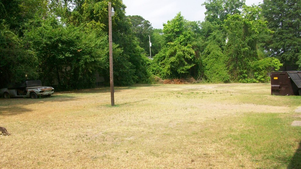 More Photos Of 325 Cumberland St, Fayetteville Auto Repair For Sale