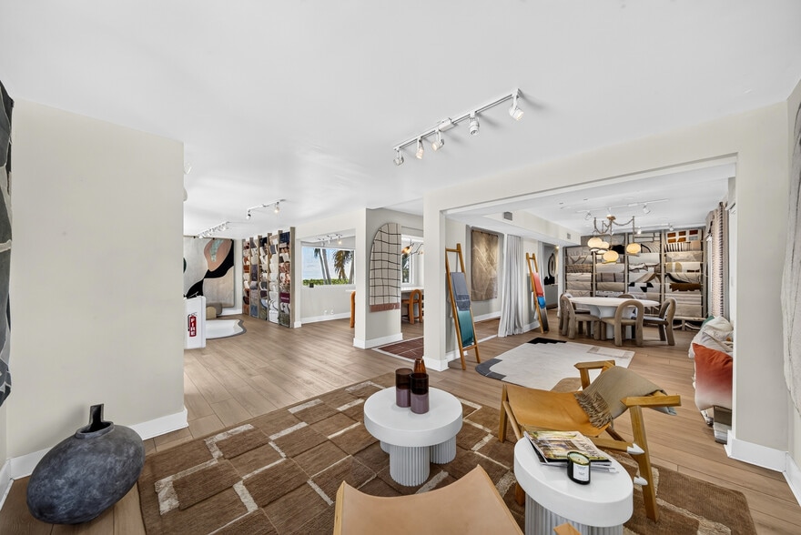 More Photos Of 286 NE 39th St, Miami General Retail For Lease