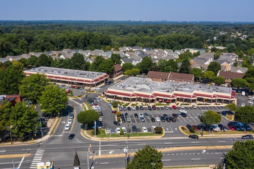 More Photos Of 2946A-Q-2952A-K Chain Bridge Rd, Oakton Unknown For Lease