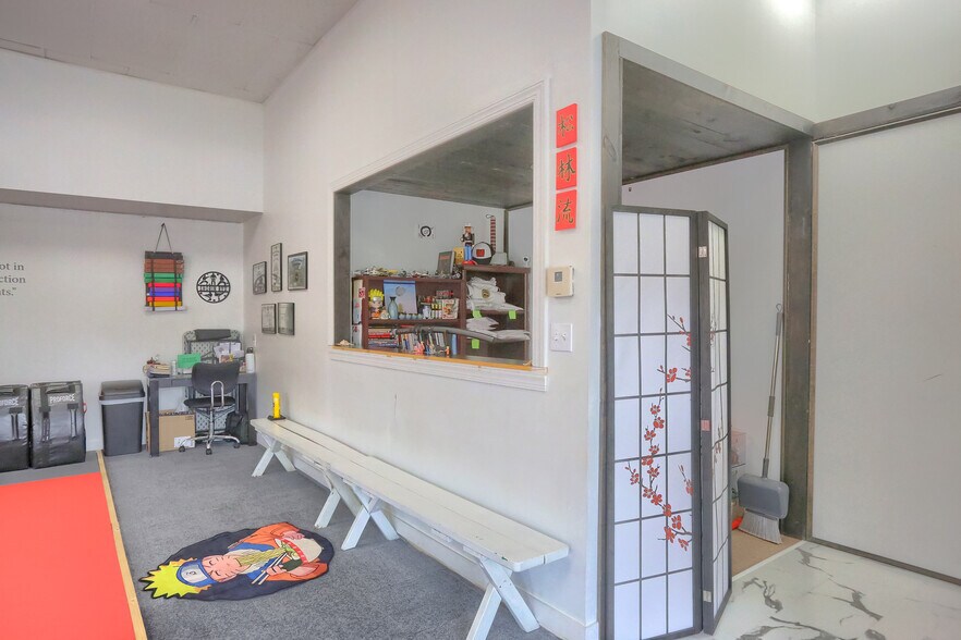 More Photos Of 115 W Main St, Evans City Freestanding For Sale