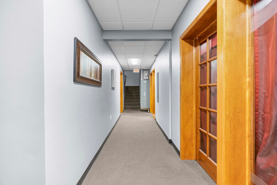 More Photos Of 416 George St, De Pere Office For Sale