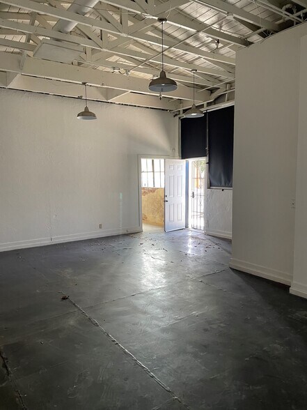 More Photos Of 1447 Park Ave, Emeryville Warehouse For Sale