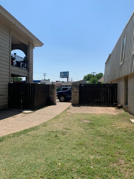 More Photos Of 1710 Wooten Park Dr, Austin Apartments For Sale