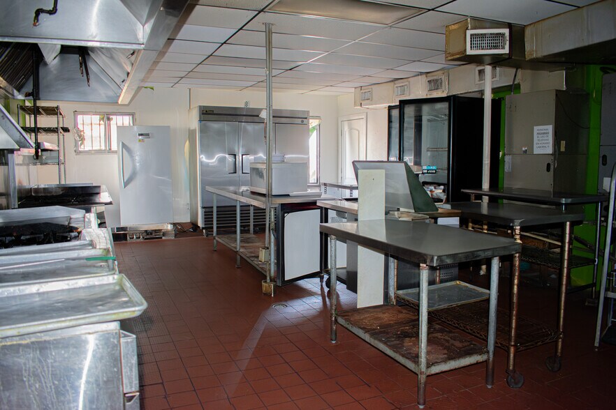 More Photos Of 2418 W Palma Vista Dr, Palmview General Retail For Lease