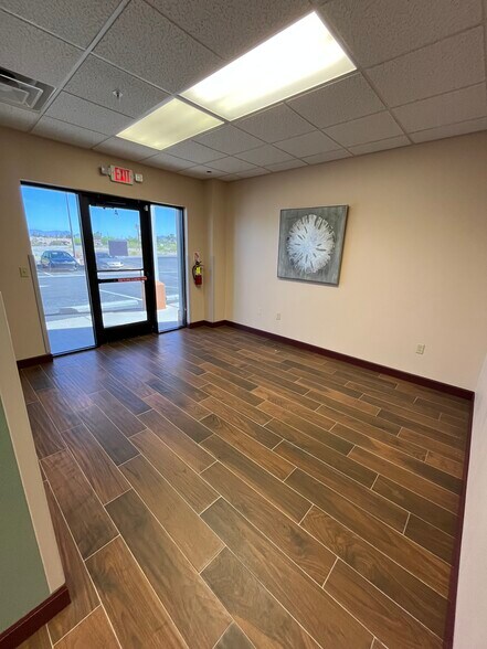 More Photos Of 1215 Anthony Dr, Anthony Medical For Lease