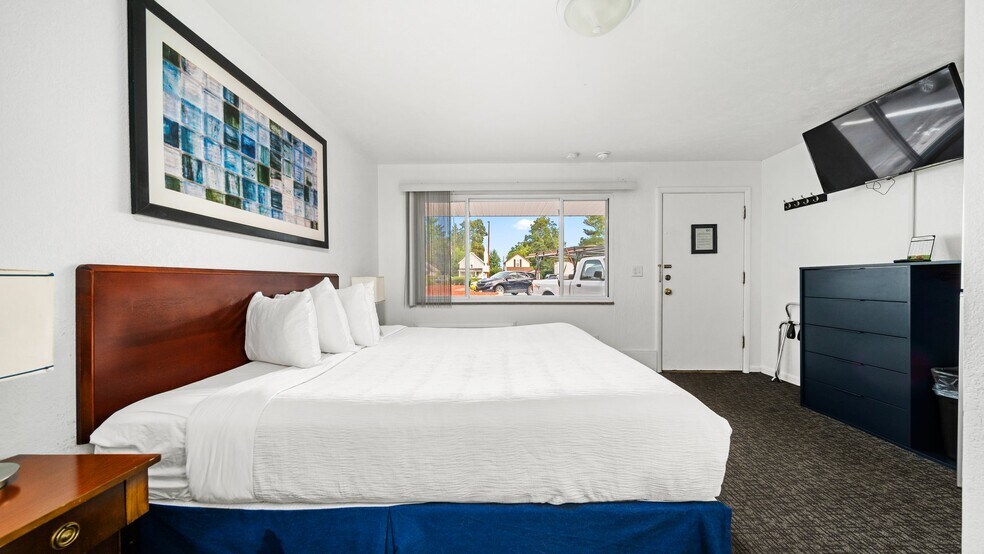 More Photos Of 1010 E Front St, Traverse City Hotel For Sale