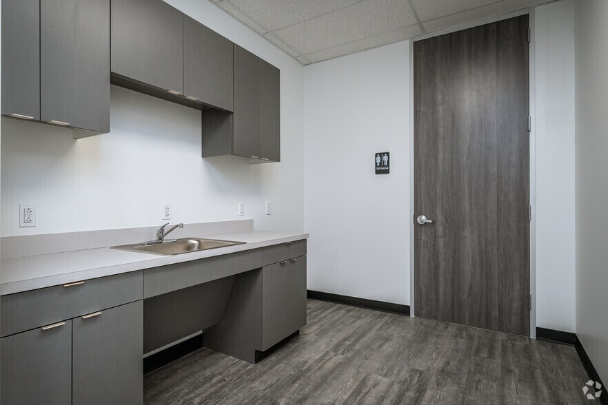 More Photos Of 2701 Twinwood Pky, Brookshire Distribution For Sale