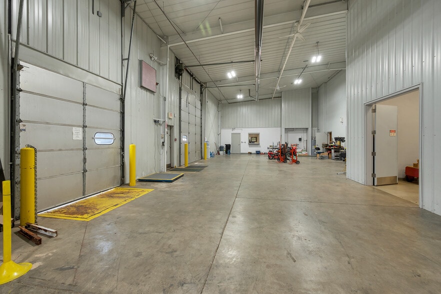 More Photos Of 1725 Suburban Dr, De Pere Manufacturing For Sale