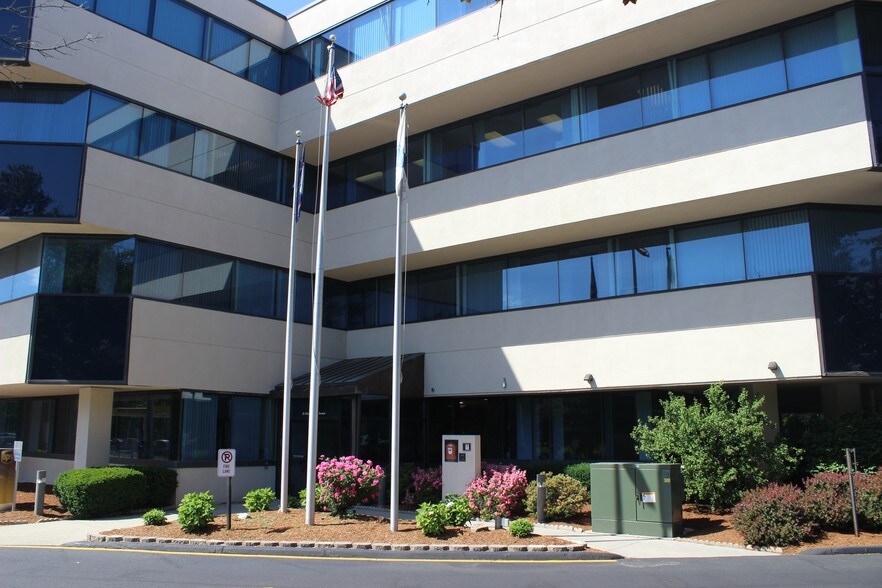 More Photos Of 30 Massachusetts Ave, North Andover Office For Lease