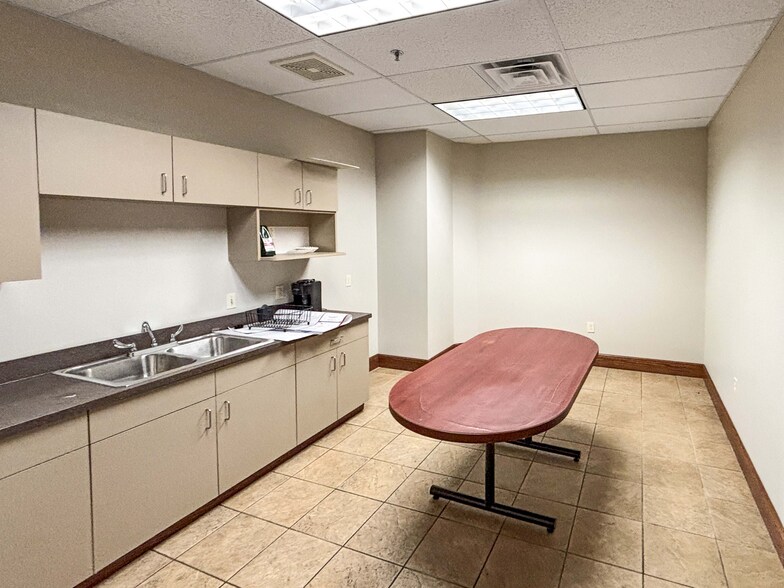 More Photos Of 5900 Pennsylvania Ave, Maple Heights Distribution For Lease