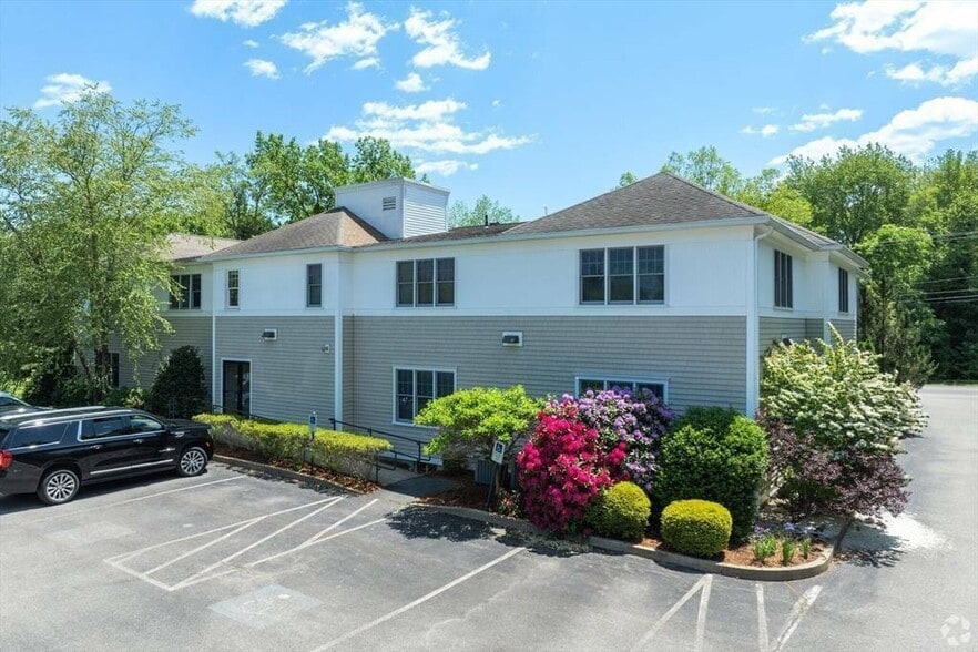 More Photos Of 68 Evergreen St, Kingston Medical For Lease