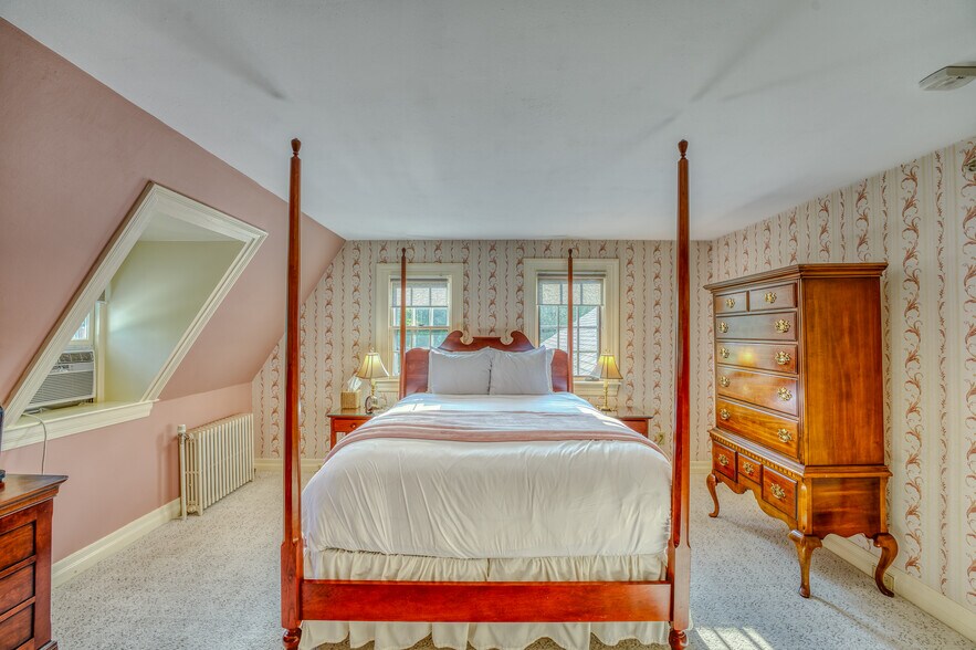 More Photos Of 80 Guider Ln, Bethlehem Hotel For Sale