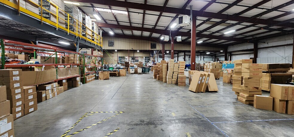 More Photos Of 318 Bell Park Dr, Woodstock Distribution For Lease