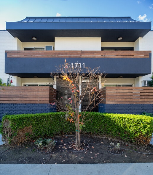 More Photos Of 1711 Granville Ave, Los Angeles Apartments For Sale
