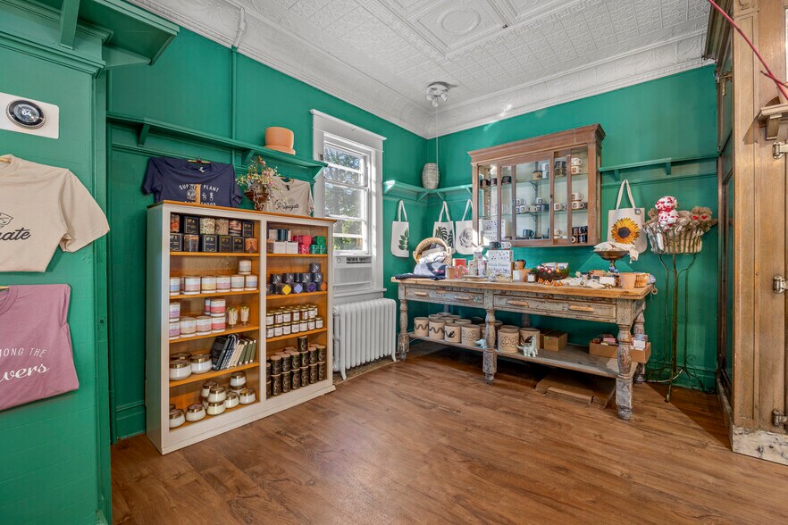 More Photos Of 128 Green St, Hudson Storefront Retail Residential For Sale