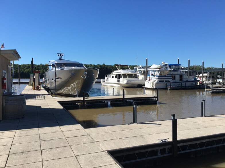 More Photos Of 215 W Water St, Grafton Marina For Sale