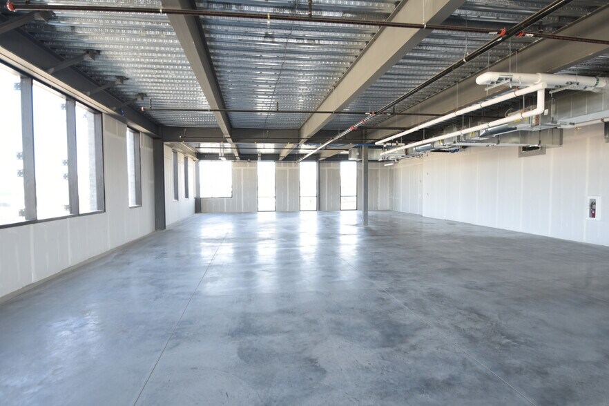 More Photos Of 5651 38th St S, Fargo Office For Lease
