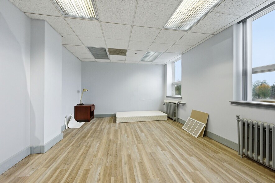 More Photos Of 910 Gilpin Ave, Wilmington Medical For Sale