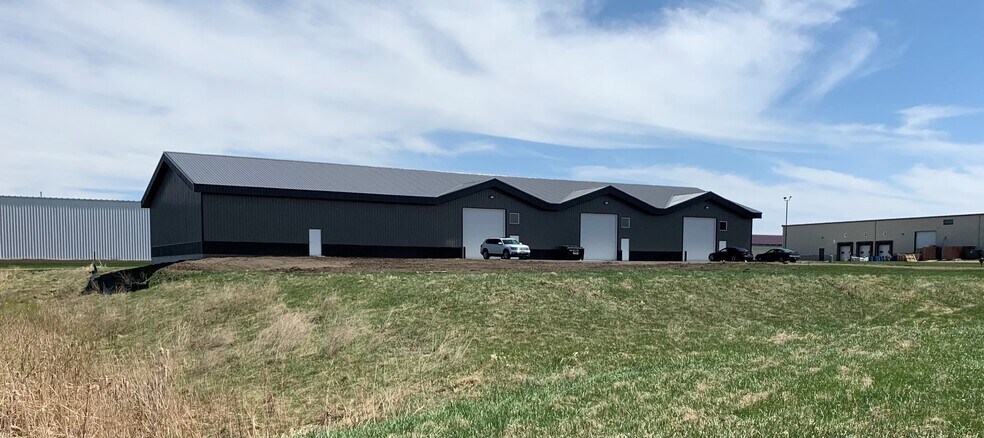 More Photos Of 710 6th St NW, Maple Lake Warehouse For Lease