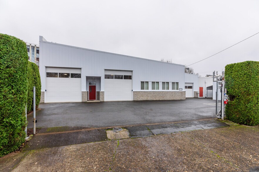 Primary Photo Of 1240 SE Gideon St, Portland Warehouse For Sale